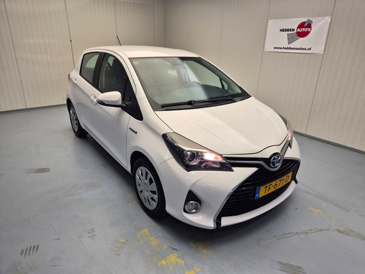Toyota Yaris - 1.5 Hybrid Aspiration Navi Camera Airco Ecc Trekhaak - AutoWereld.nl