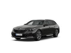 BMW 5-serie Touring - 530e M Sport Pro Edition | M Sportpakket Pro | Innovation Pack | Travel Pack | Comfort Pac