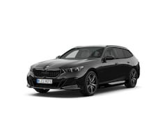BMW 5-serie Touring - 550e xDrive M Sport Pro Edition | M Sportpakket Pro | Innovation Pack | Travel Pack | Comf