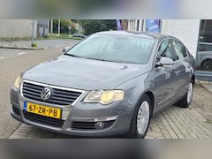 Volkswagen Passat - 1.8 TFSI Comfortline*1 e eig*dealer onderhoud*nap*apk*airco*rijd perfect*trekhaak*inruil m