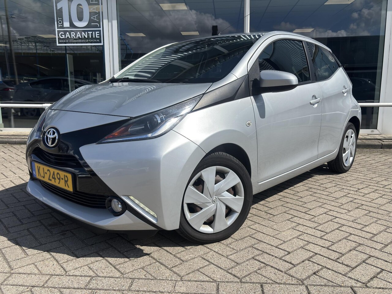 Toyota Aygo - 1.0 VVT-i x-play 1.0 VVT-i x-play - AutoWereld.nl