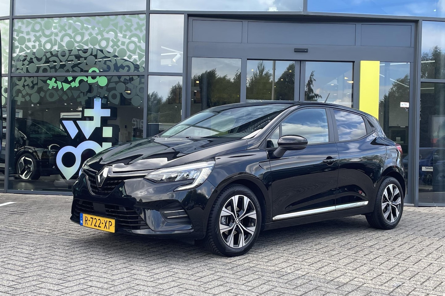 Renault Clio - TCe 90Pk Evolution | all season banden | parkeersensoren | airco | cruise control | LM vel - AutoWereld.nl