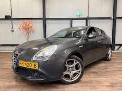 Alfa Romeo Giulietta - 1.4 T Distinctive / AUTOMAAT / CLIMA / CRUISE /