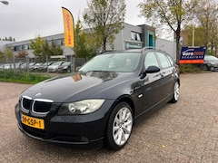 BMW 3-serie Touring - 318i Business Line - Navi - Lmv - Netjes