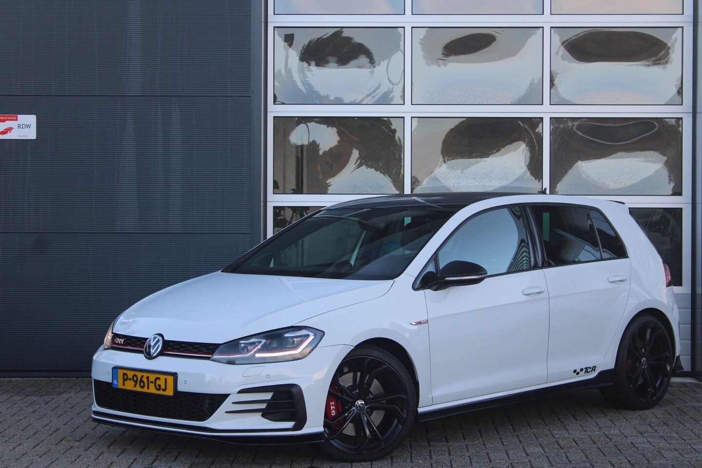 Volkswagen Golf - 2.0 TSI GTI TCR | Dynaudio | DCC | ACC| Camera | 1e Lak - AutoWereld.nl