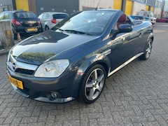 Opel Tigra TwinTop - 1.8-16V Linea Rosso ( nieuwstaat, zeer mooie Nederlandse auto, boekjes nap ) zie foto's