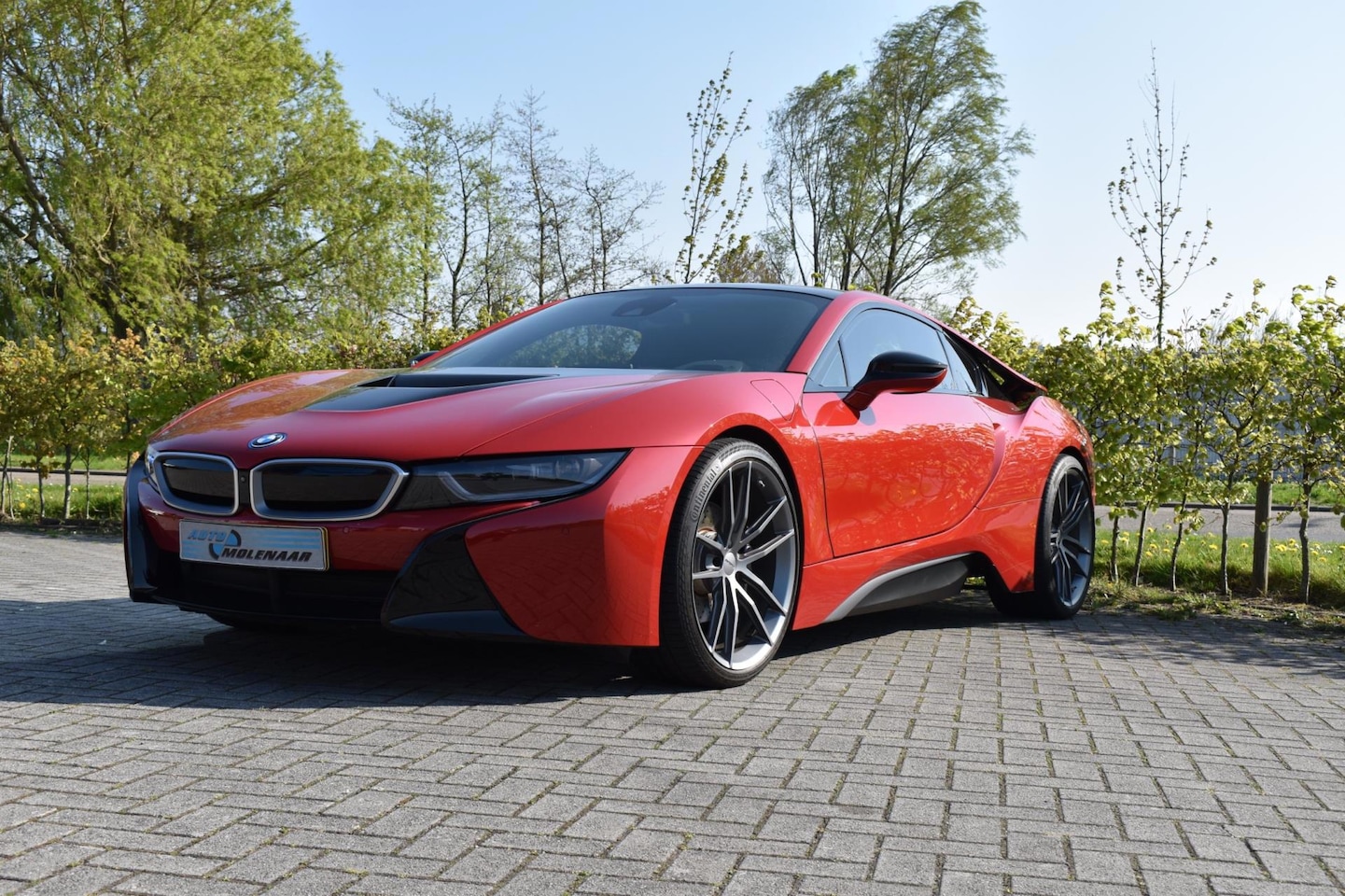 BMW i8 - Protonic Red Edition + e-bike - AutoWereld.nl