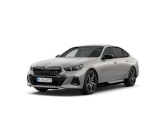 BMW i5 - Sedan M60 xDrive M Sport Pro Edition 84 kWh | M Sportpakket Pro | Innovation Pack | Travel