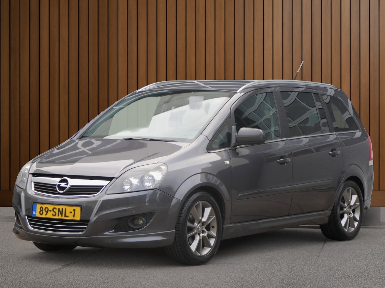 Opel Zafira - 1.8 Cosmo 140PK | 7-Zitter | Trekhaak | Stoelverwarming | Leder - AutoWereld.nl