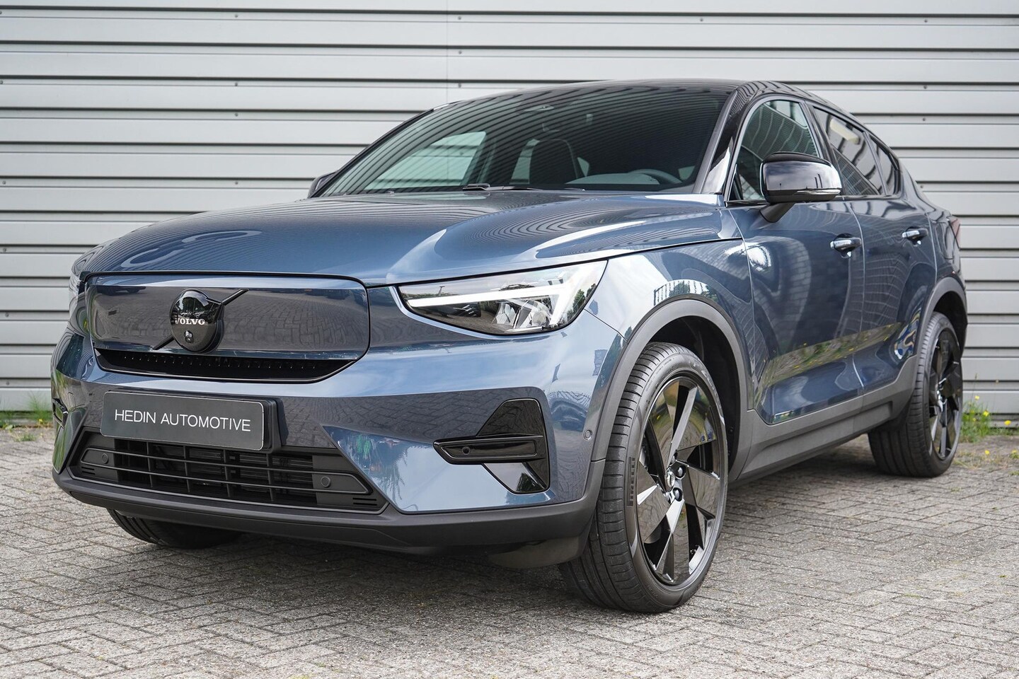 Volvo EC40 - Twin Motor Ultra Black Edition 82 kWh | Extra getint glas achter | 20'' Black Edition Velg - AutoWereld.nl