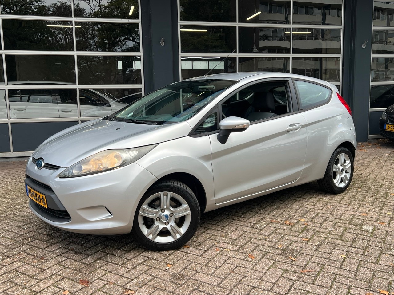 Ford Fiesta - 1.25 Limited*AIRCO*ELLEK PAKK*LM VELGEN *NAP*ZEER NETTE AUTO - AutoWereld.nl