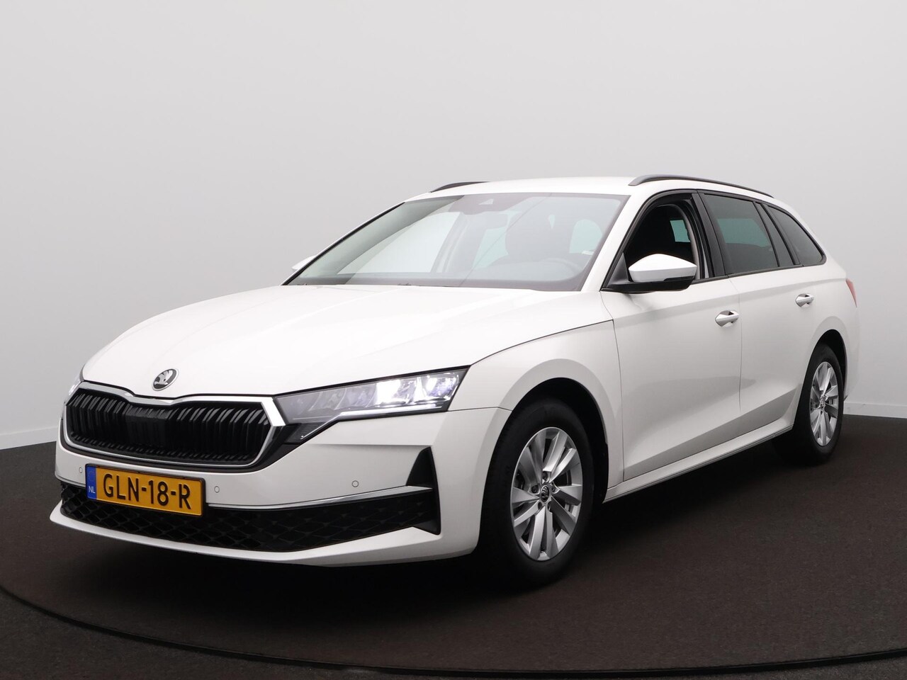 Skoda Octavia Combi - 1.5 TSI First Edition / Zwenkbare trekhaak / PDC / Carplay - AutoWereld.nl