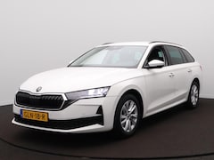 Skoda Octavia Combi - 1.5 TSI First Edition / Zwenkbare trekhaak / PDC / Carplay