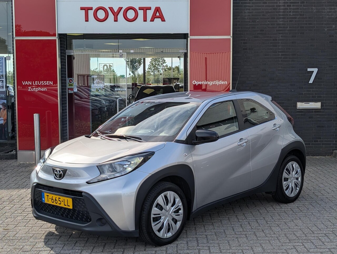 Toyota Aygo X - Play NL-AUTO 100% DEALER OH METALLIC AIRCO ANDROID/APPLE CRUISE CONTROL - AutoWereld.nl