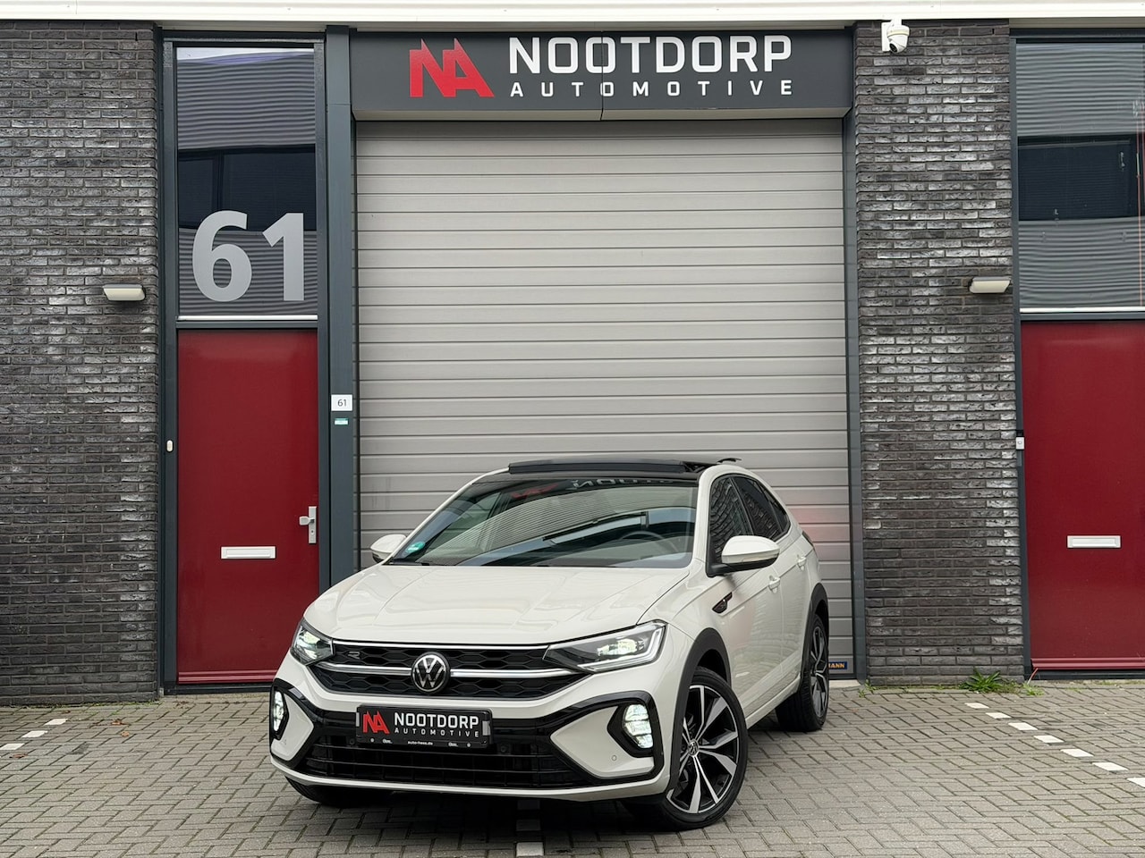 Volkswagen Taigo - 1.5 TSI 3xR-Line Pano/IQ.Light/Keyless/Beats/Vol - AutoWereld.nl