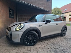 MINI 3-Deurs - 1.5 Cooper Camden Go Edition Appel Carplay / Achteruitrijcamera / DAB Radio / Navigatie
