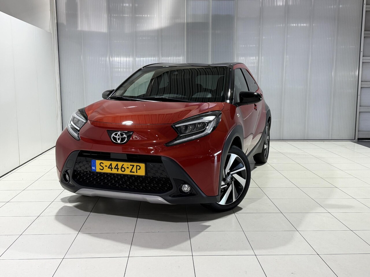 Toyota Aygo X - 1.0 VVT-i MT Envy JBL Geluidsinstallatie, 2 Tone Lak, Draadloos opladen mobiele telefoon, - AutoWereld.nl