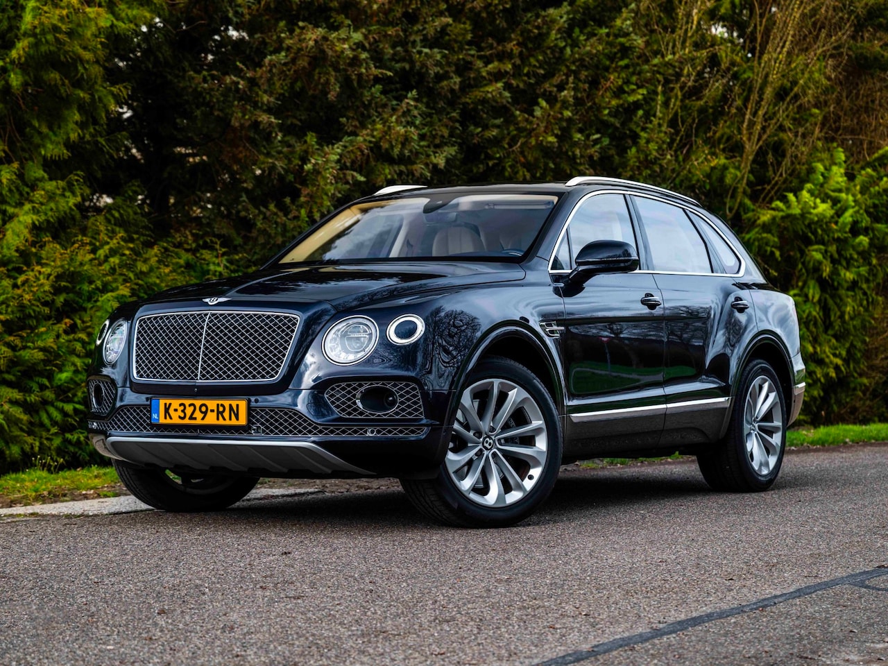 Bentley Bentayga - 6.0 W12 | 608 PK | Massage | Panoramadak - AutoWereld.nl