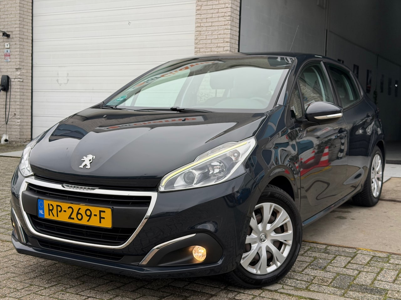 Peugeot 208 - 1.2 PureTech Blue Lion/ nap/ 2e EIG/ dealeronderhouden/ 1jaar apk/ airco/ navi/ pdc/ zeer - AutoWereld.nl