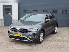 Volkswagen T-Roc - 1.5 TSI Life Automaat, trekhaak, camera