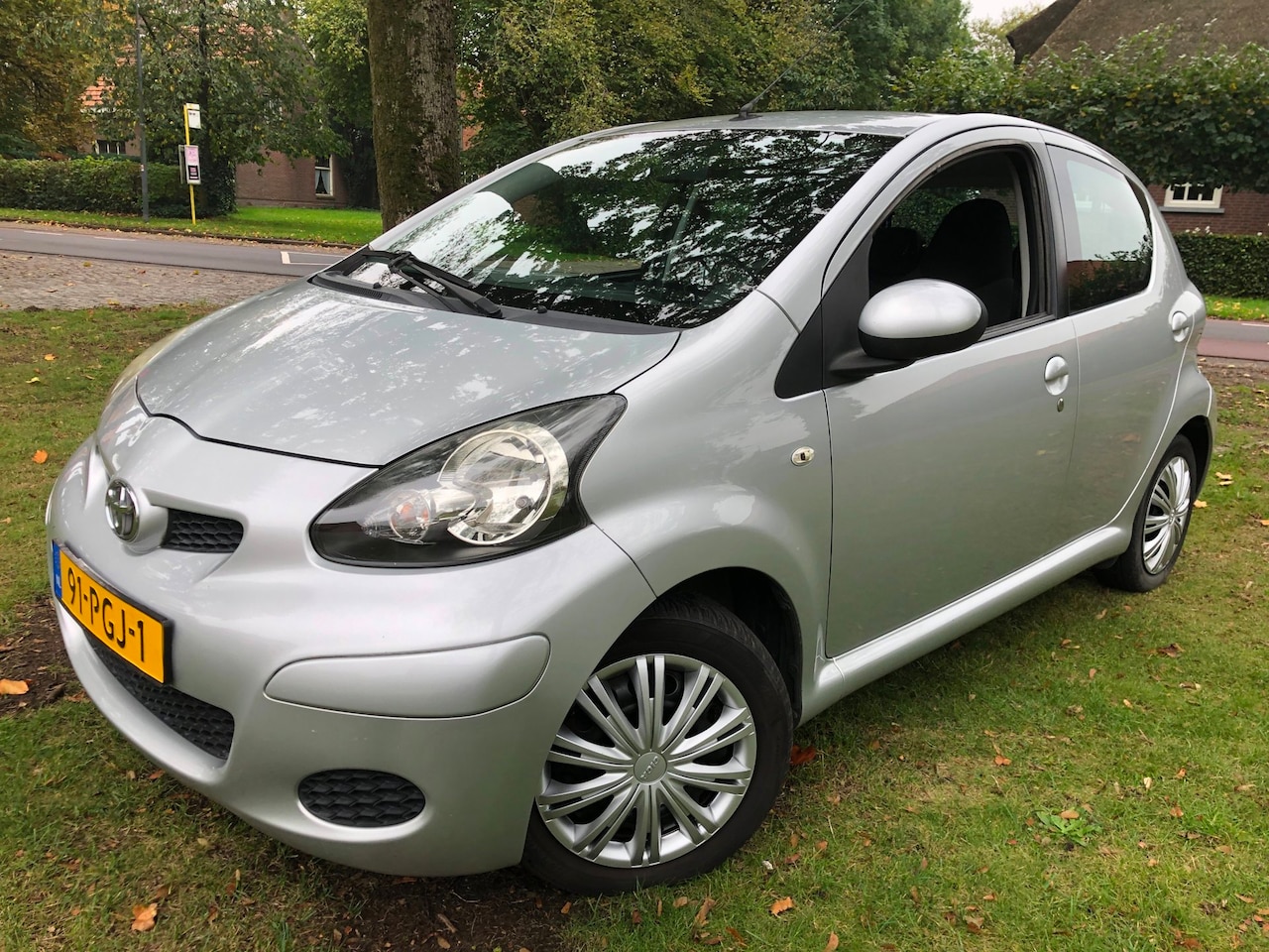Toyota Aygo - 1.0-12V Comfort Automaat / APK 28-08-2027 - AutoWereld.nl