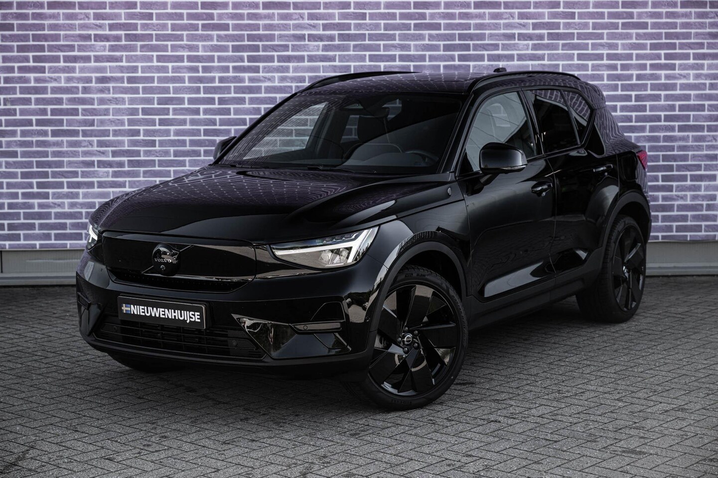 Volvo EX40 - Single Motor Extended Range Ultra Black Ed. 82 kWh | Black Edition | Europa | Schuif-/Kant - AutoWereld.nl