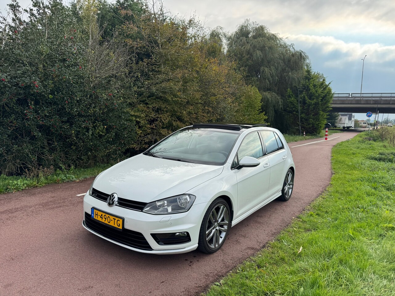 Volkswagen Golf - 1.4 TSI ACT |R-LINE|PANO|LUXE| - AutoWereld.nl
