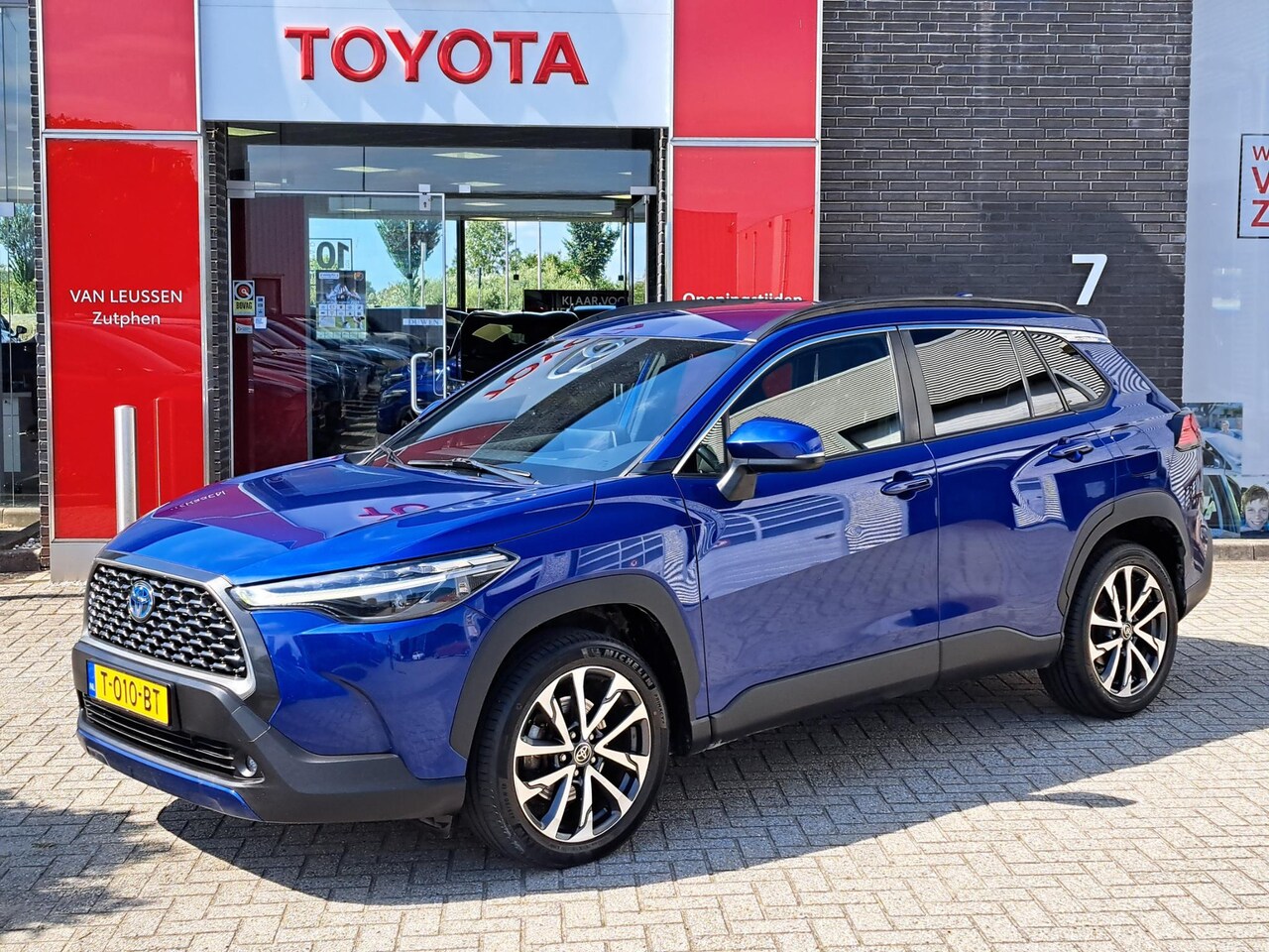 Toyota Corolla Cross - Hybrid 200 Dynamic ACHTERUITRIJCAMERA AIRCO ADAPTIVE CRTUISE CONTROL - AutoWereld.nl