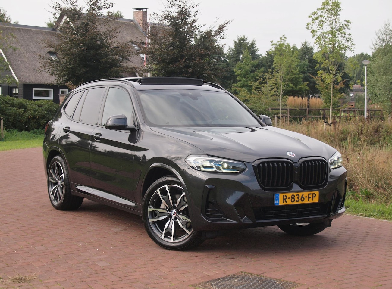 BMW X3 - xDrive30e Business Edition Plus | M-Pakket | Panoramadak | Trekhaak | 360 Camera | Sfeerve - AutoWereld.nl