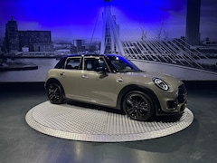 MINI 5-Deurs - 1.5 Cooper 60 Years Edition *JCW-Pakket*LED*Pano*WInterpakket