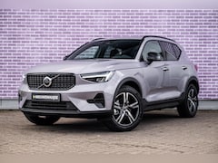 Volvo XC40 - 2.0 B4 Plus Dark | Trekhaak | Panoramadak | Harman Kardon Audio | Achteruitrijcamera | Par