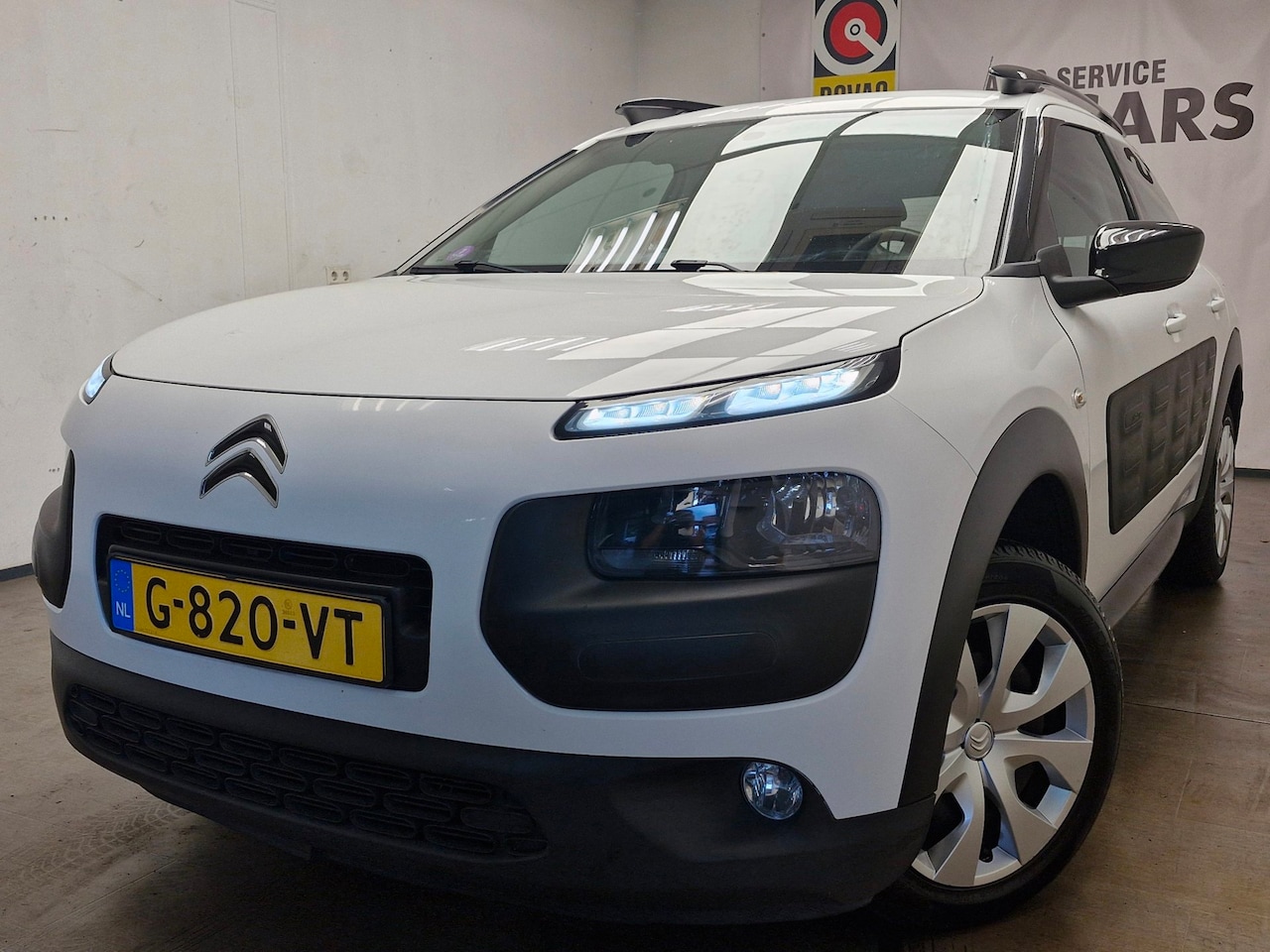 Citroën C4 Cactus - 1.2 PureTech Business Plus ! GLAZEN DAK ! APK ! AIRCO ! BLUETOOTH ! NAVI ! ONDERH. ! - AutoWereld.nl