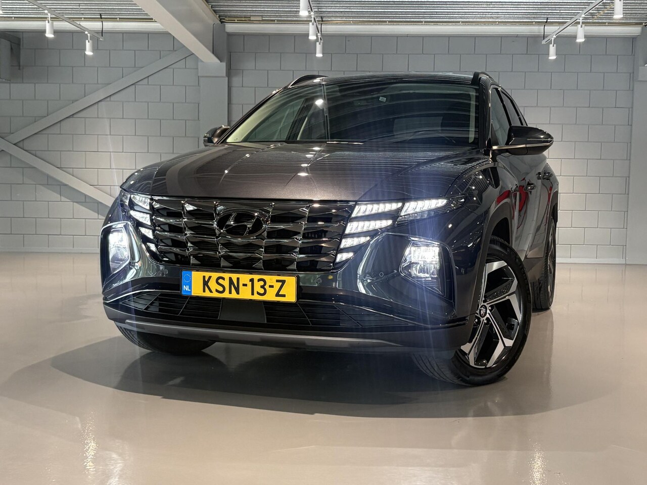 Hyundai Tucson - 1.6 T-GDI PHEV Comfort 4WD | Achteruitrijcamera | Navigatie | Apple CarPlay | 19" LMV - AutoWereld.nl