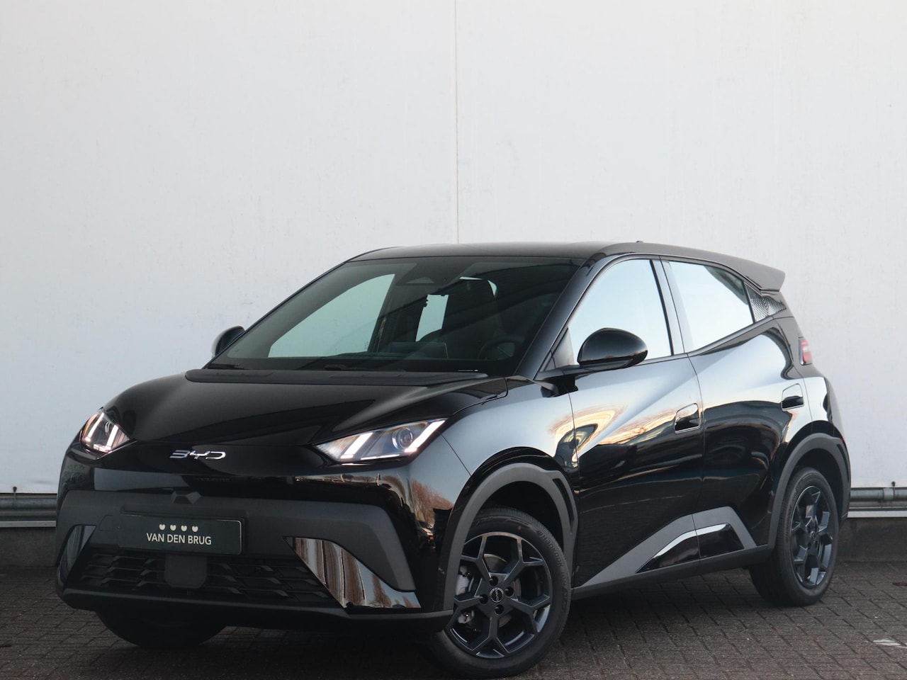 BYD Dolphin Surf - Boost 43 kWh | 5 zitplaatsen | Stoel- en stuurverwarming | Climate Control | Achteruitrijc - AutoWereld.nl