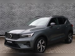 Volvo XC40 - 2.0 B4 Plus Dark | Trekhaak | Harman Kardon Audio | Achteruitrijcamera | Parkeersensoren |