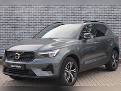 Volvo XC40 - 2.0 B4 Plus Dark | Trekhaak | Harman Kardon Audio | Achteruitrijcamera | Parkeersensoren |