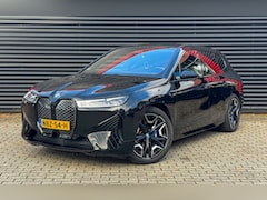 BMW iX - M60 112 kWh | Pano/Sky Lounge | Kristal | Expressive Sound | 22" | Trekhaak | Soft-close |