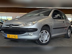 Peugeot 206 - 1.4 Gentry|NAP|NweAPK|Airco|Trekhaak|Automaat|Elekramen|