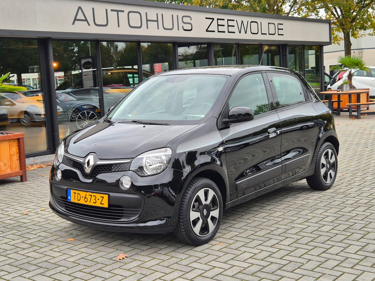Renault Twingo - 1.0 SCe Collection I NAVI I CAMERA I NAP! - AutoWereld.nl
