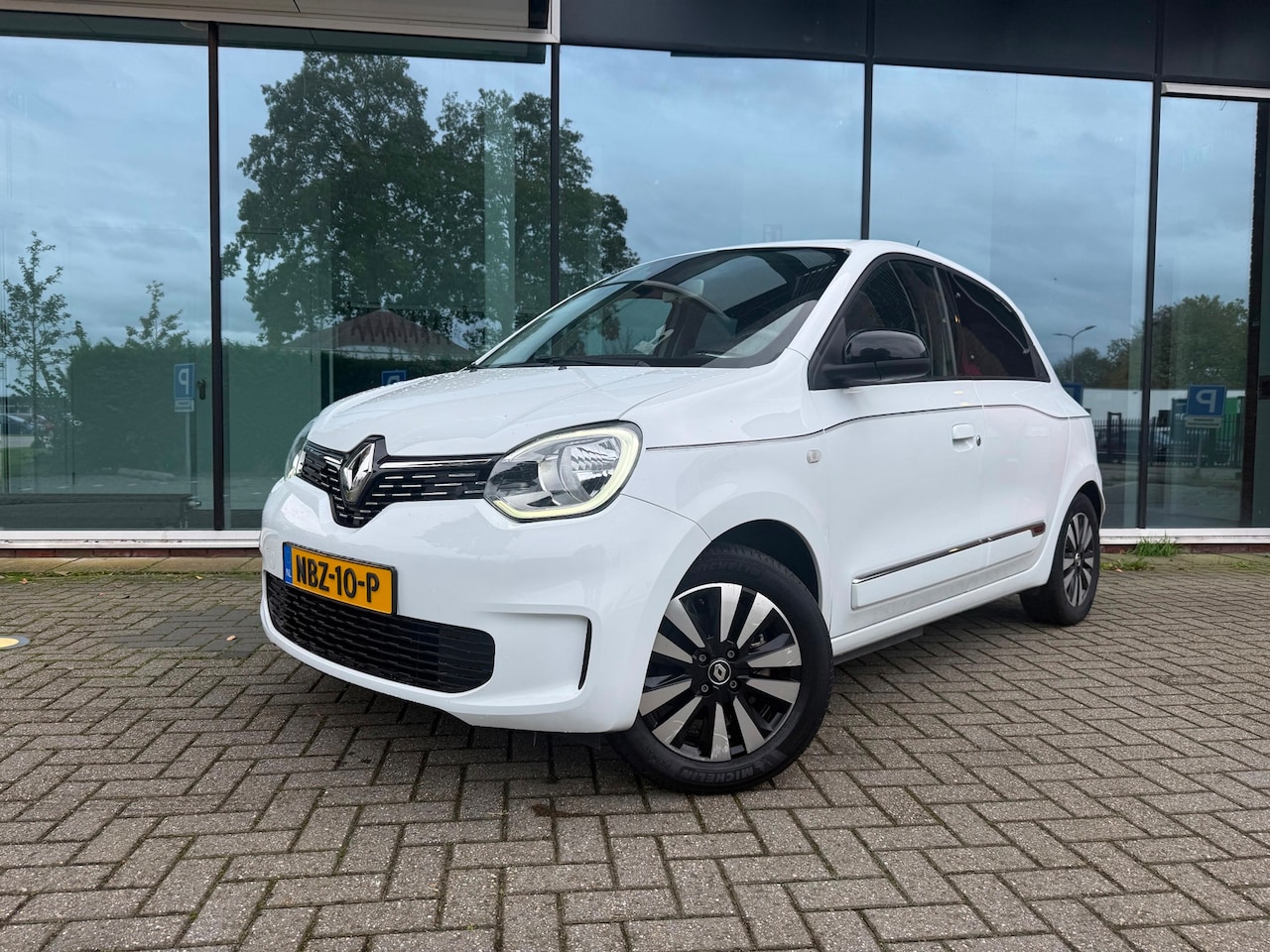 Renault Twingo Z.E. - R80 Série Limitée Vibes - Automaat - Navi - Climate - Camera - Cruise - AutoWereld.nl