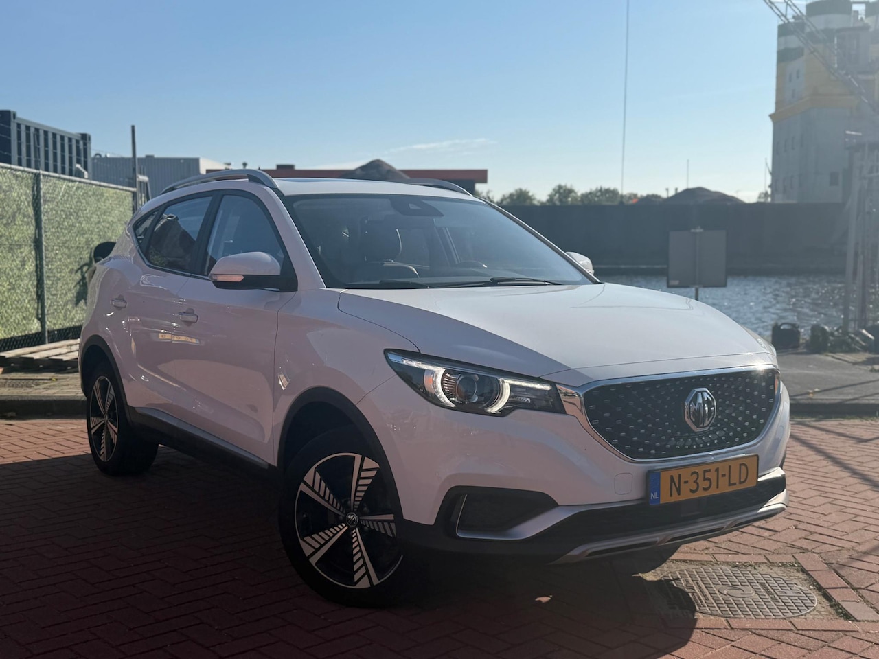 MG MG ZS EV - Luxury 45 kWh | Panoramadak | Camera | Navi | CarPlay | Adaptive Cruise Control | - AutoWereld.nl
