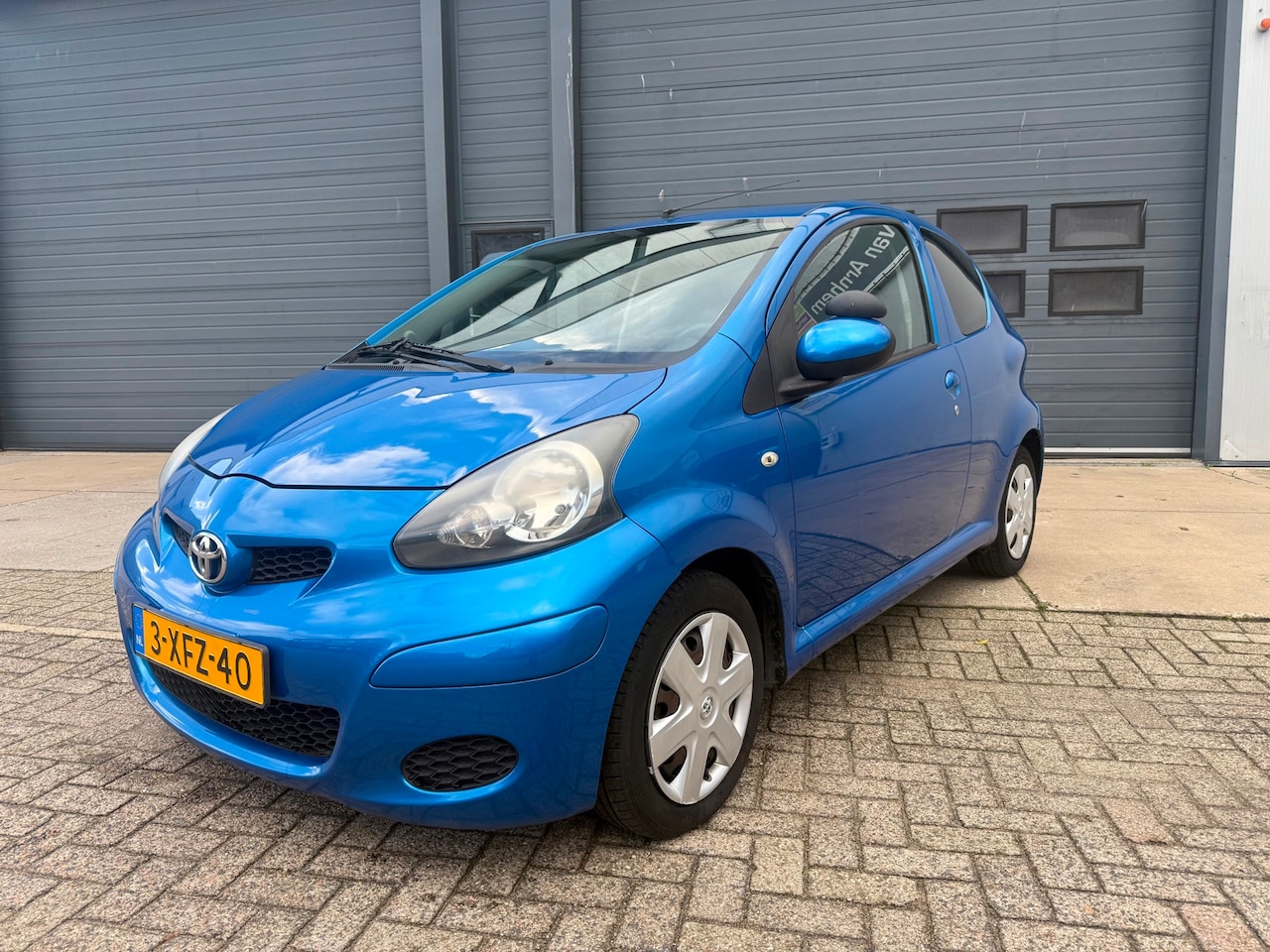 Toyota Aygo - 1.0-12V Aspiration Red Navigator 1.0-12V Aspiration Red Navigator - AutoWereld.nl