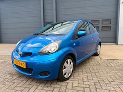 Toyota Aygo - 1.0-12V Aspiration Red Navigator