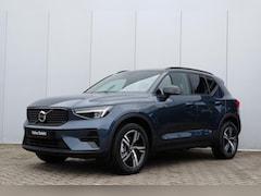 Volvo XC40 - B4 Plus Dark | Trekhaak | Panoramadak | Verwarmbare voorstoelen, voorruit en stuurwiel | A