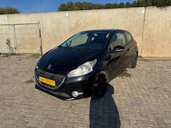 Peugeot 208 - 1.2 VTi Envy / HANDEL / EXPORT /