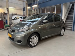 Toyota Aygo - 1.0-12V Aspiration Green | Half leder / Alcantara | Airco | Toerenteller| LM velgen | NAP
