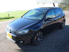 Volkswagen Golf - 1.2 TSI // 5-drs / klima / navi / lmv //