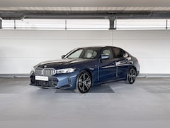 BMW 3-serie - Sedan 318i M Sport | Trekhaak