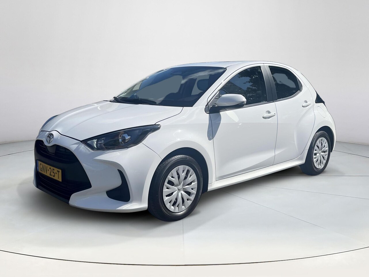 Toyota Yaris - 1.5 Hybrid 115 Comfort | Carplay | Achteruitrijcamera | 1e eigenaar | Cruise control | - AutoWereld.nl