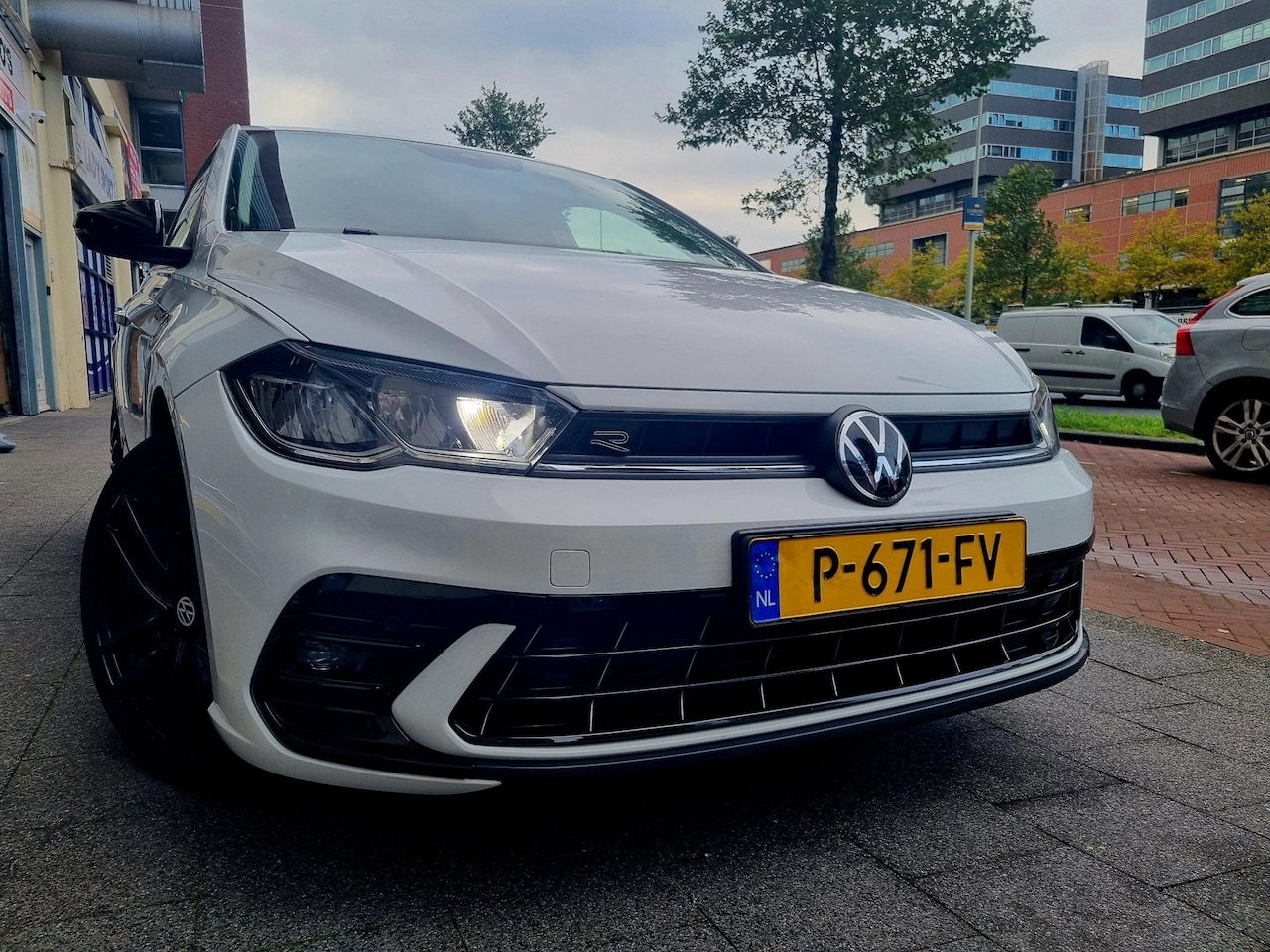 Volkswagen Polo - 1.0 MPI R-Line Airco Carplay CrusCtrl - AutoWereld.nl